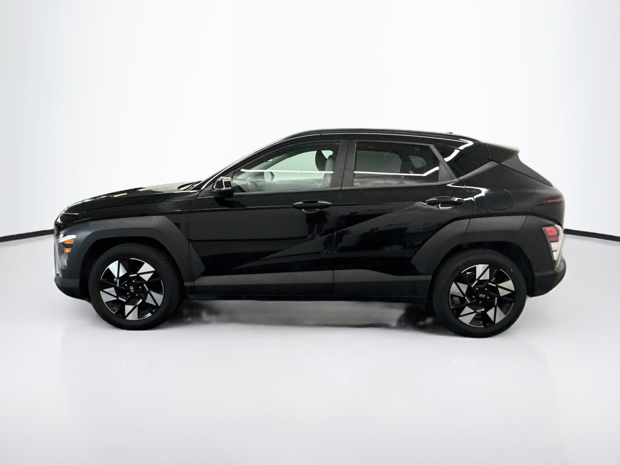 Used 2025 Hyundai Kona SEL FWD image 4
