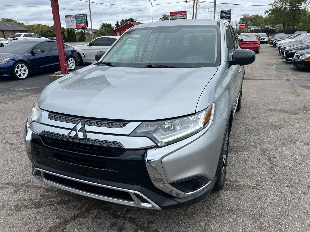 Used 2020 Mitsubishi Outlander ES image 2
