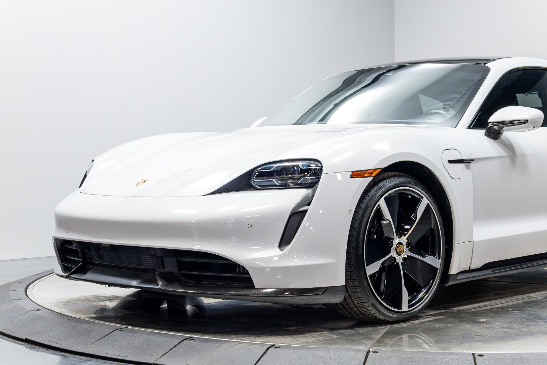 Used 2020 Porsche Taycan Turbo S AWD/4WD image 4