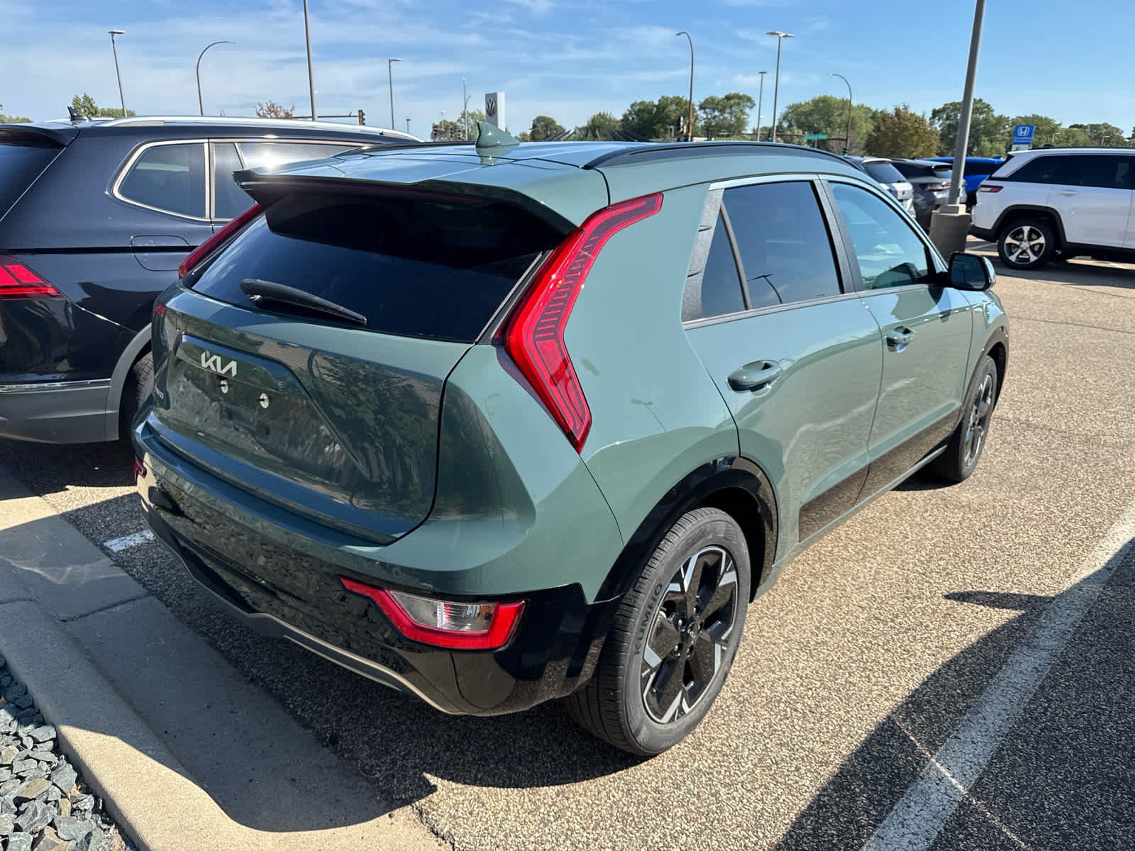 Used 2024 Kia Niro Wind w/ Wind Preserve Package FWD image 3