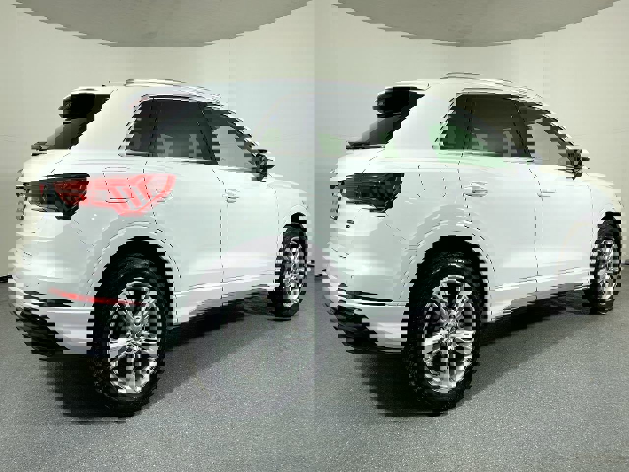 Used 2020 Audi Q3 2.0T Premium Plus w/ Premium Plus Package image 36