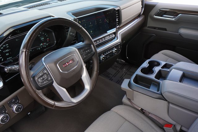 Used 2023 GMC Sierra 1500 SLE image 2
