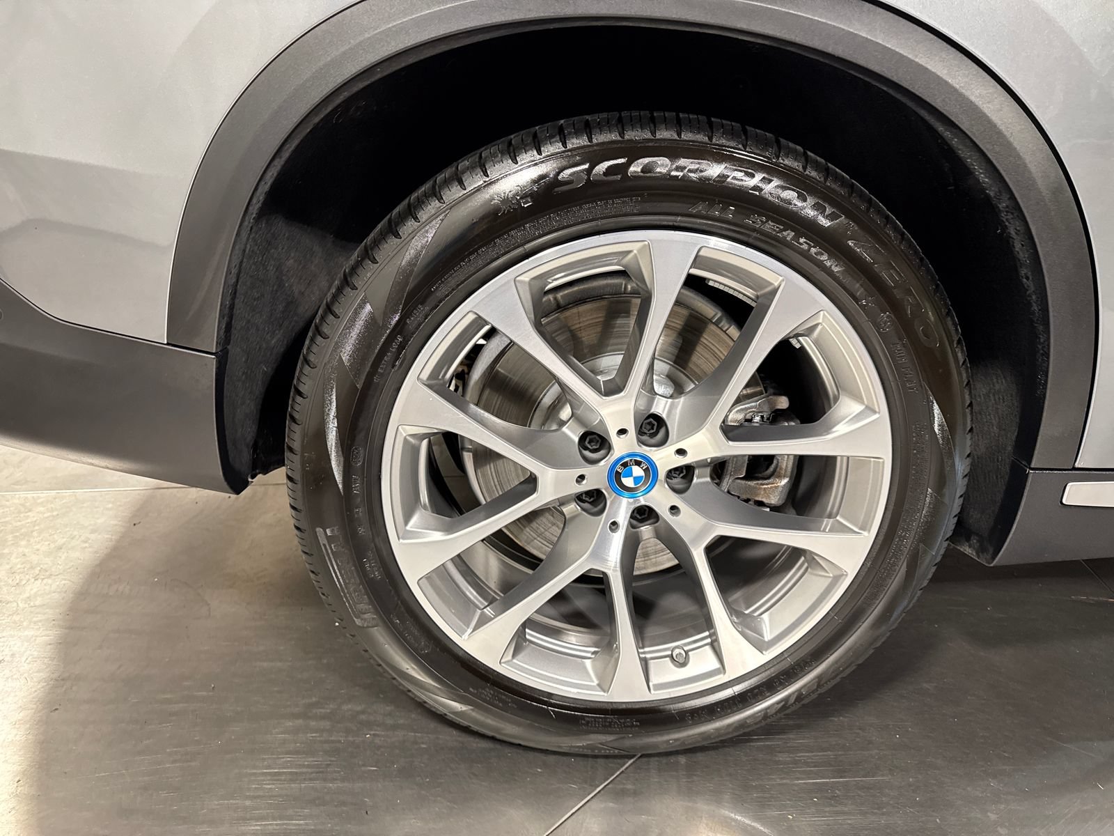 Used 2025 BMW X5 xDrive50e AWD/4WD image 13