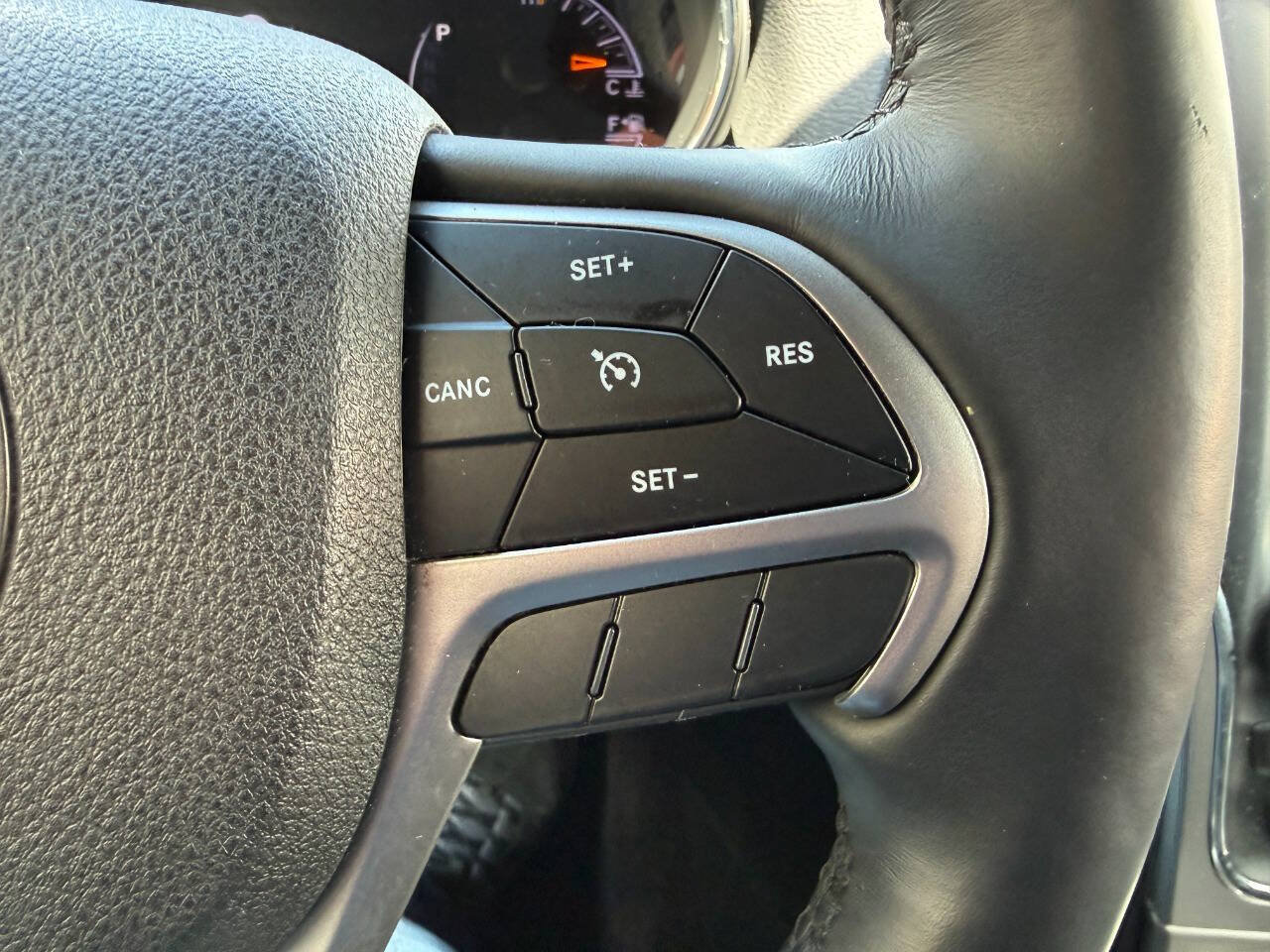 Used 2018 Jeep Grand Cherokee Altitude AWD/4WD image 24