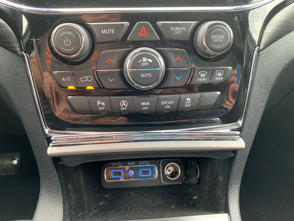 Used 2020 Jeep Grand Cherokee Altitude AWD/4WD image 26