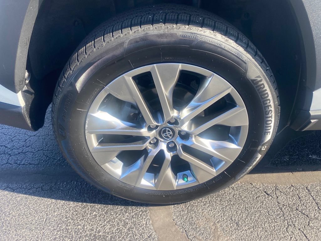 Used 2019 Toyota RAV4 Limited w/ Cold Weather Package AWD/4WD image 28