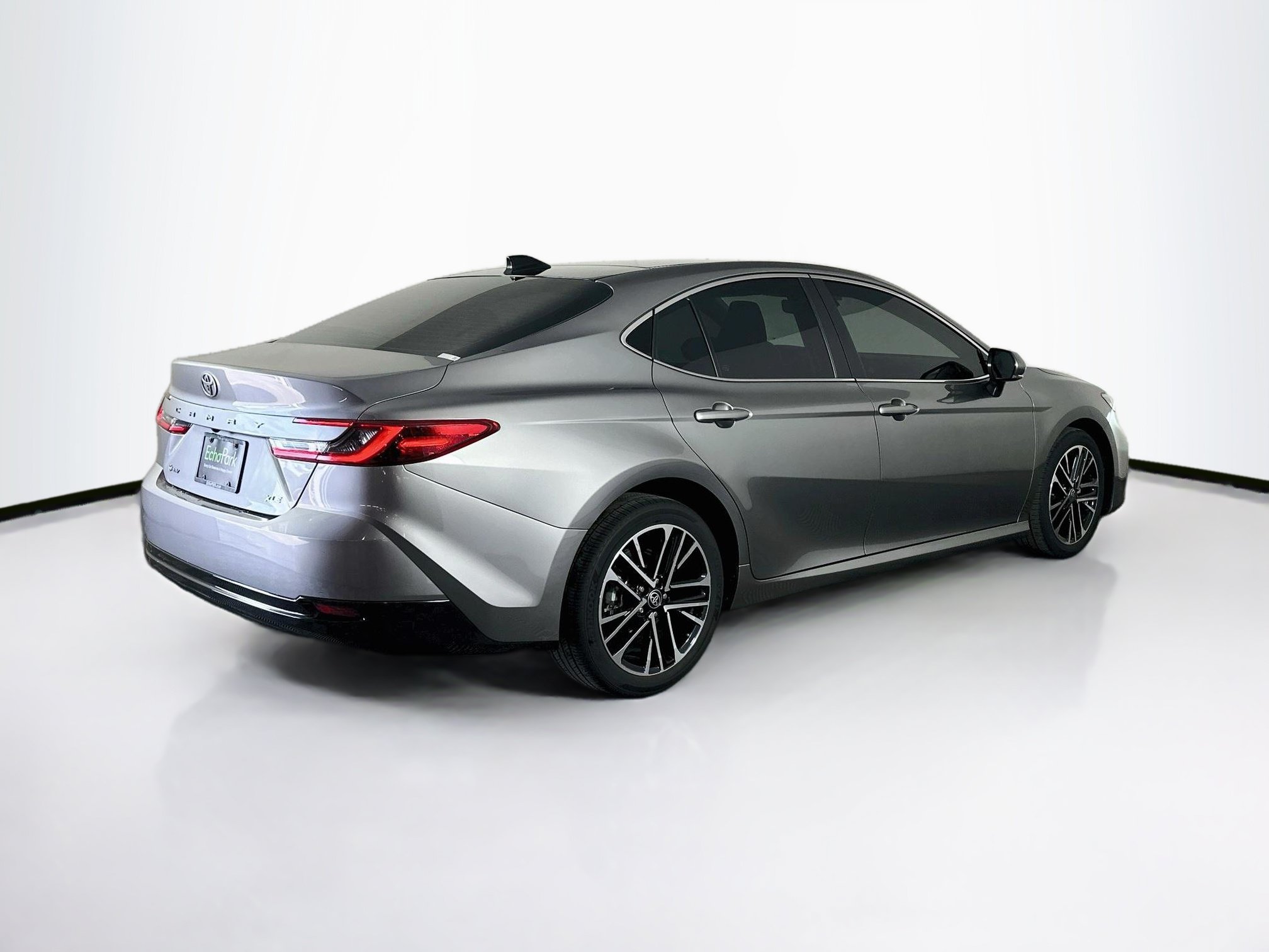 Used 2025 Toyota Camry XLE FWD image 9