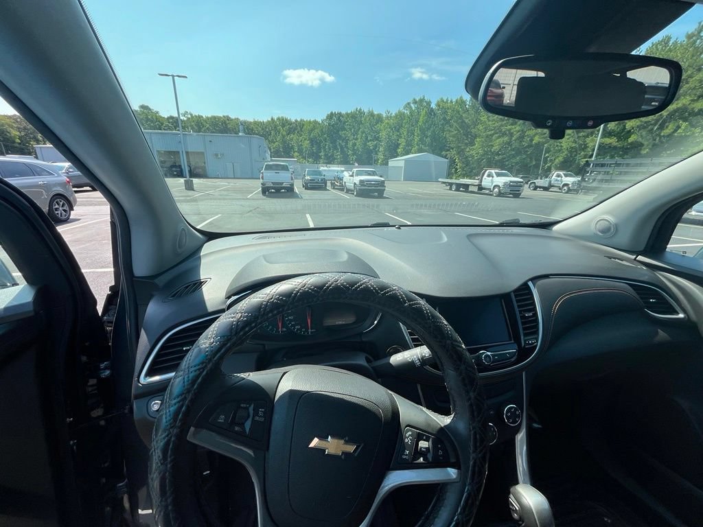 Used 2022 Chevrolet Trax LT w/ LT Convenience Package AWD/4WD image 9