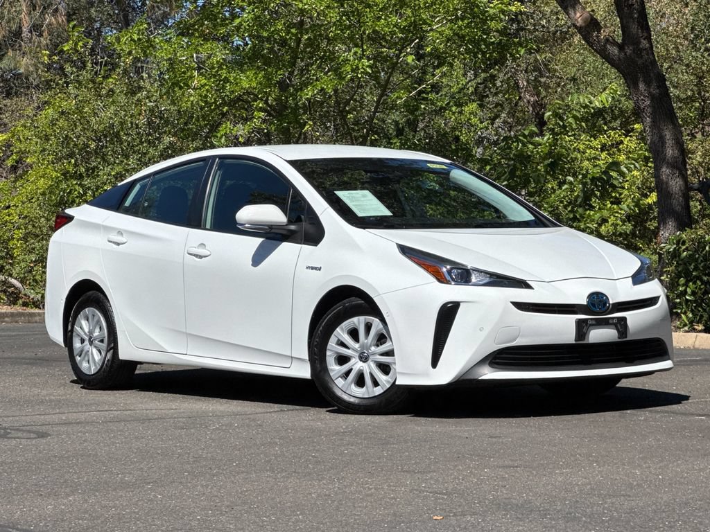Used 2022 Toyota Prius LE FWD image 2
