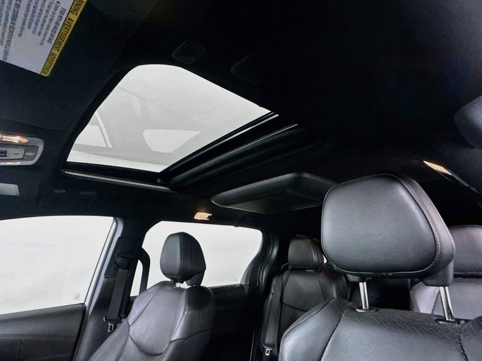 Certified 2025 Toyota Sienna Platinum FWD image 6