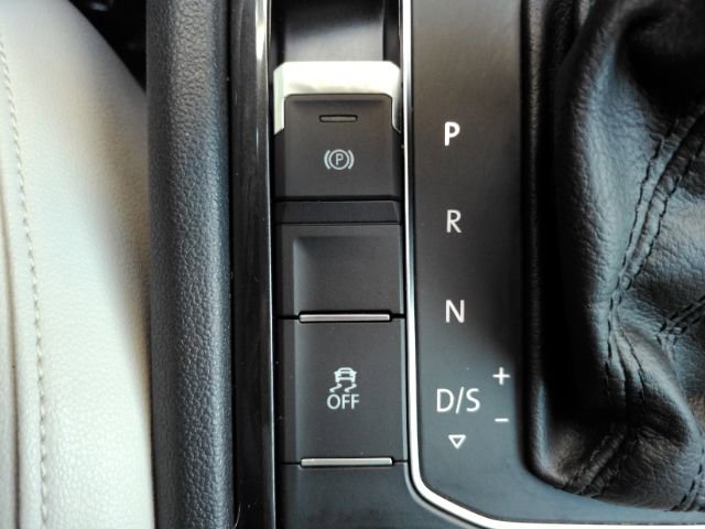 Used 2018 Volkswagen Tiguan SEL image 46