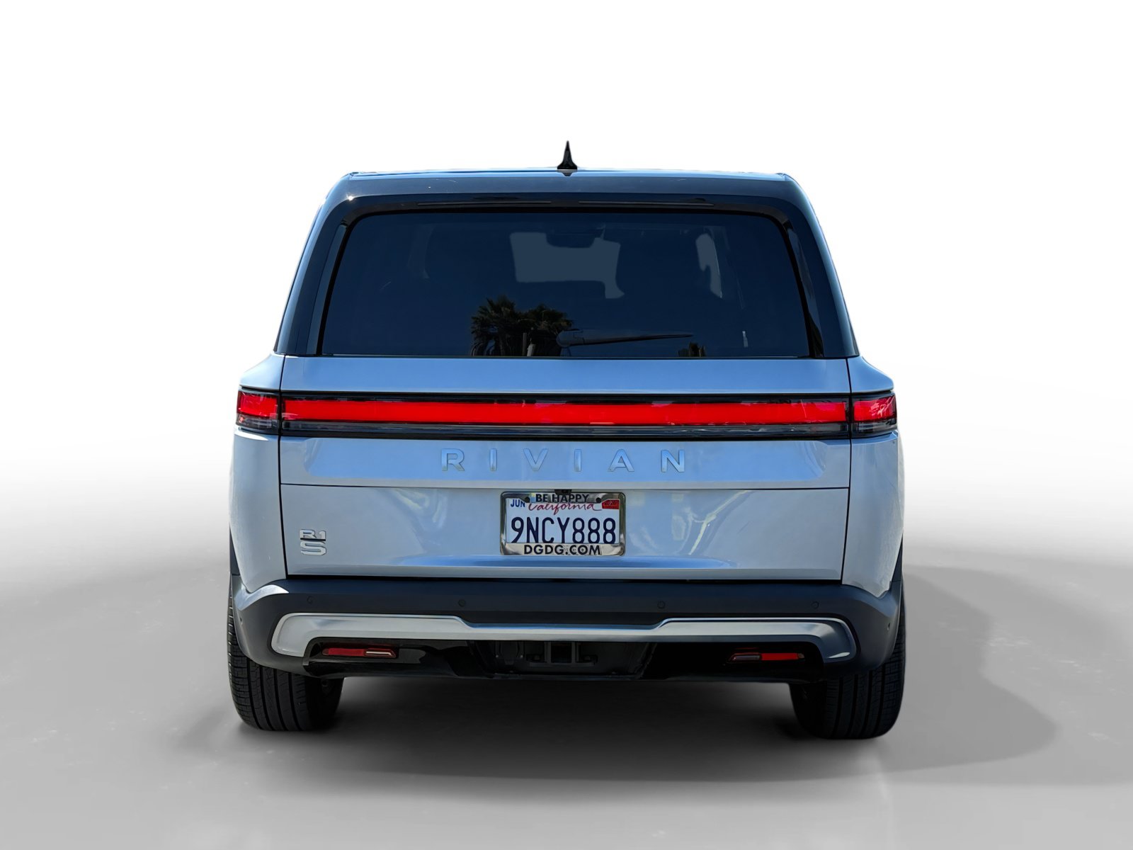 Used 2024 Rivian R1S Adventure Dual AWD/4WD image 4