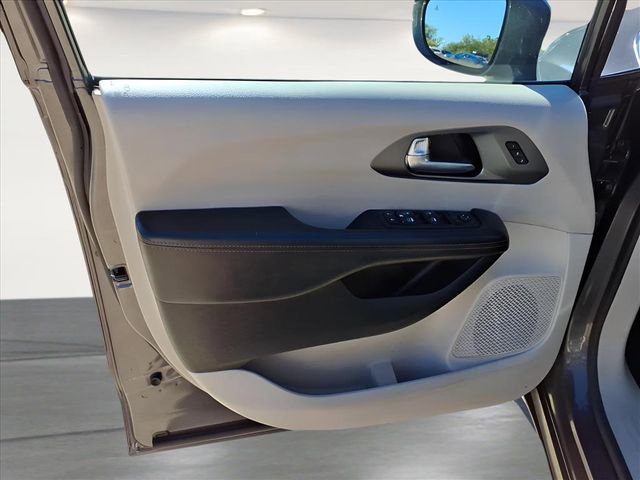 Used 2020 Chrysler Pacifica Touring-L Plus image 15