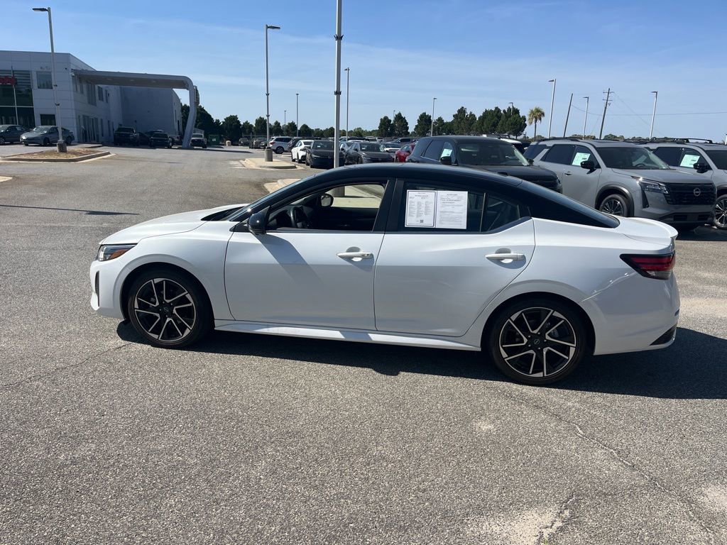 Used 2025 Nissan Sentra SR w/ SR Premium Package image 4