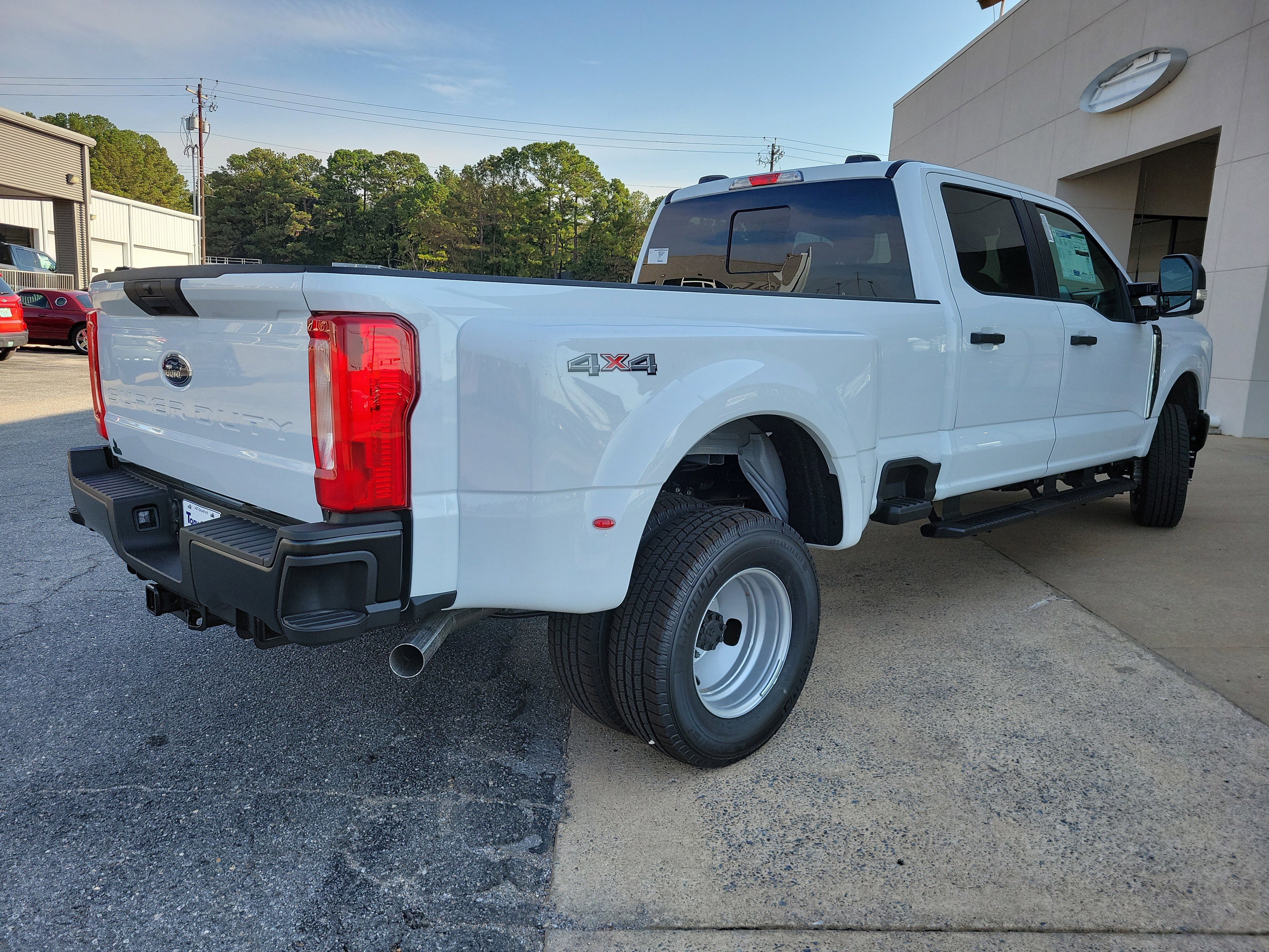 New 2026 Ford F350 4x4 Crew Cab DRW Super Duty image 5