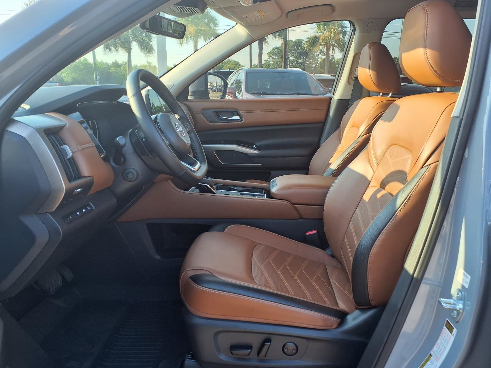 Used 2025 Nissan Pathfinder Platinum w/ Cargo Package FWD image 25