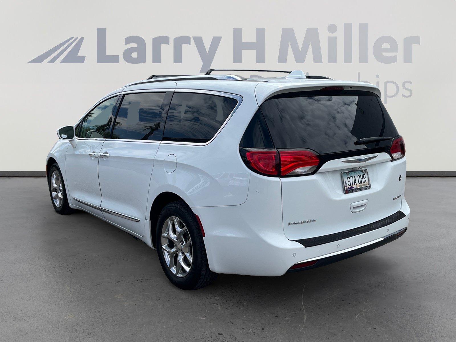 Certified 2018 Chrysler Pacifica Limited FWD image 3