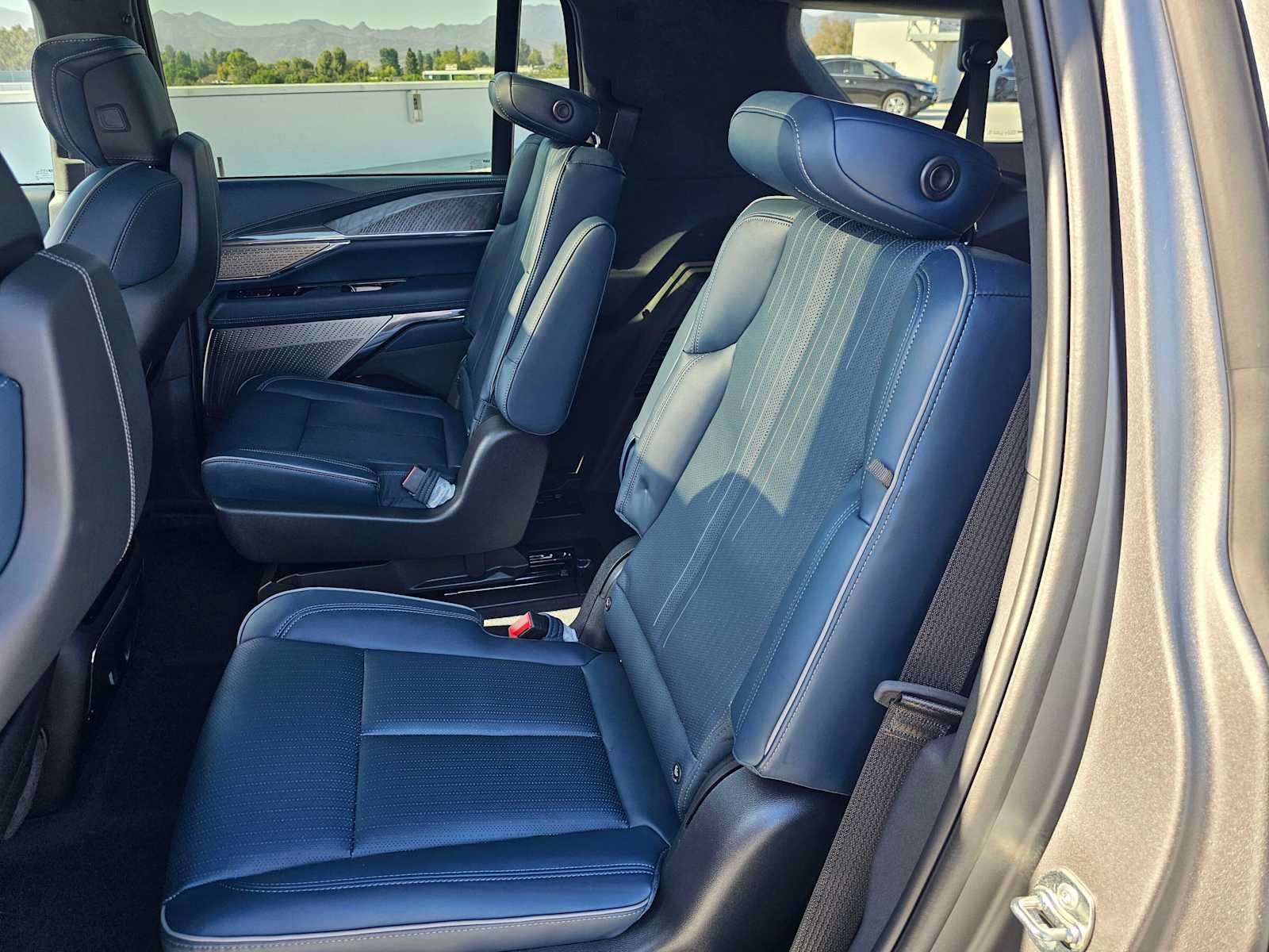 New 2026 Cadillac Escalade IQL Sport 2 w/ LPO, ONYX Package AWD/4WD image 20