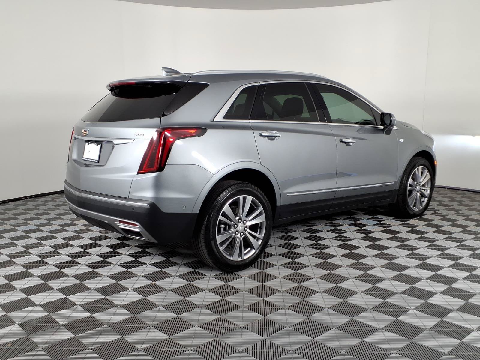 Certified 2024 Cadillac XT5 Premium Luxury w/ Technology Package FWD image 5