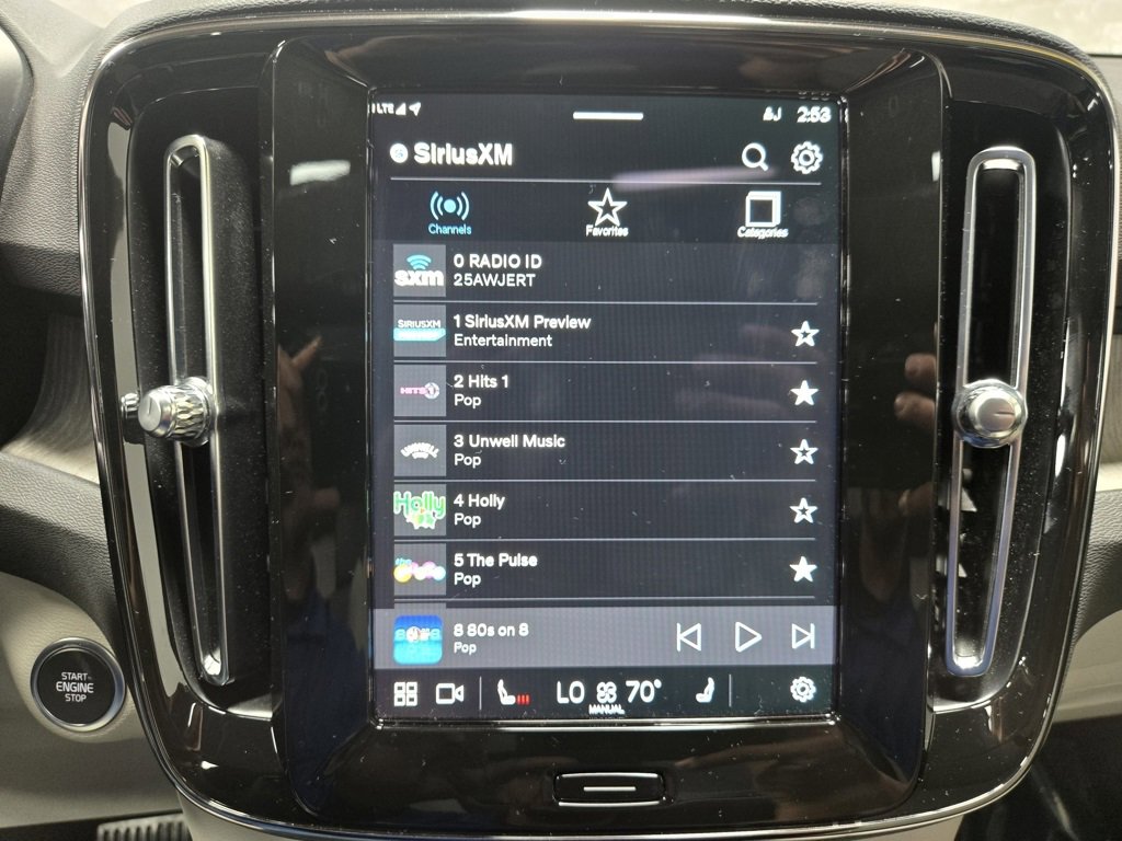 Used 2024 Volvo XC40 B5 Plus image 25