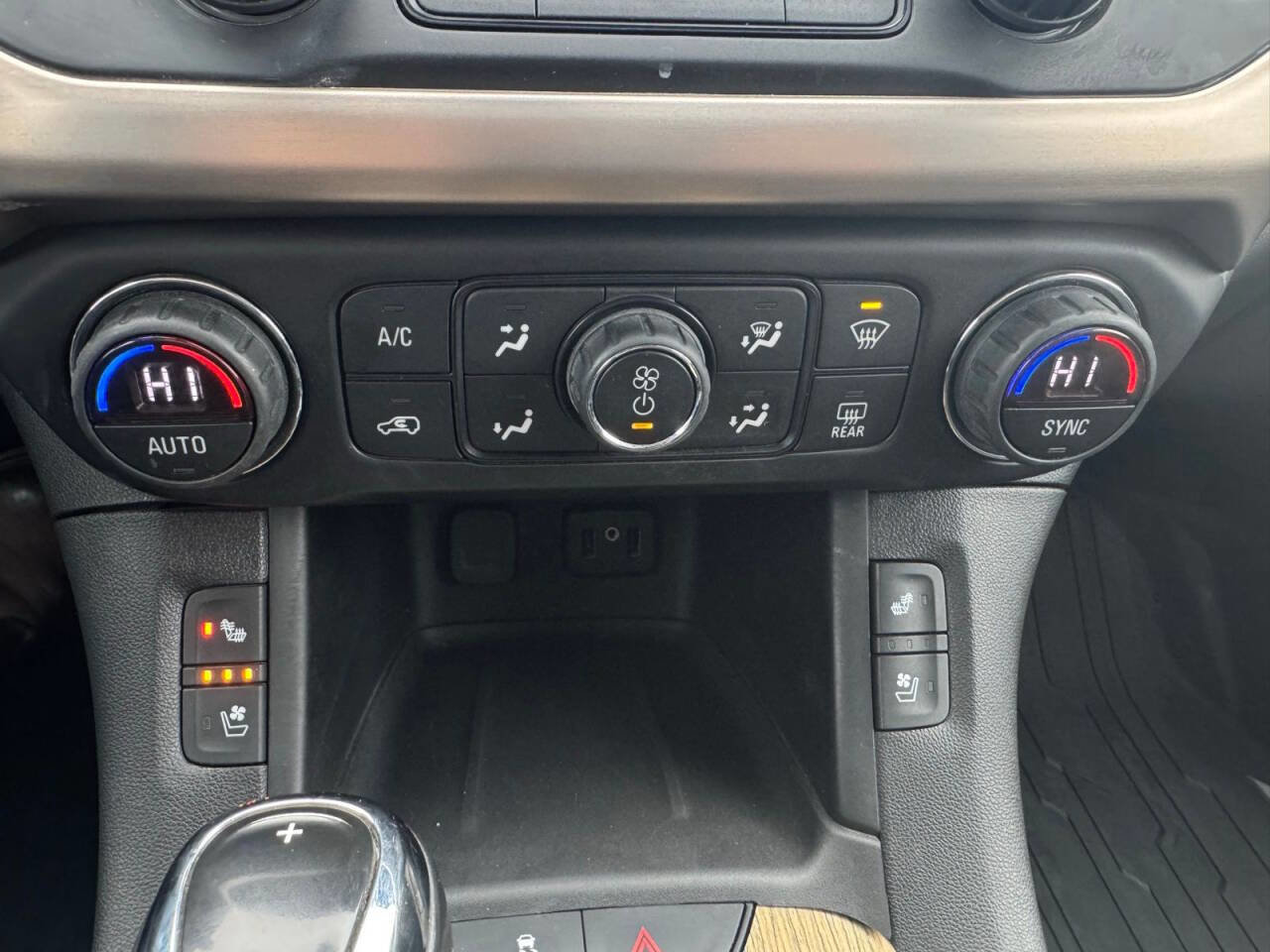 Used 2018 GMC Acadia Denali image 26