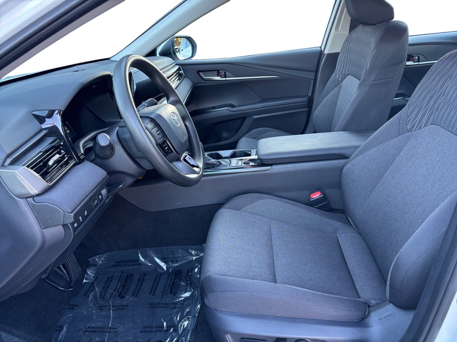 Used 2025 Toyota Camry LE image 9