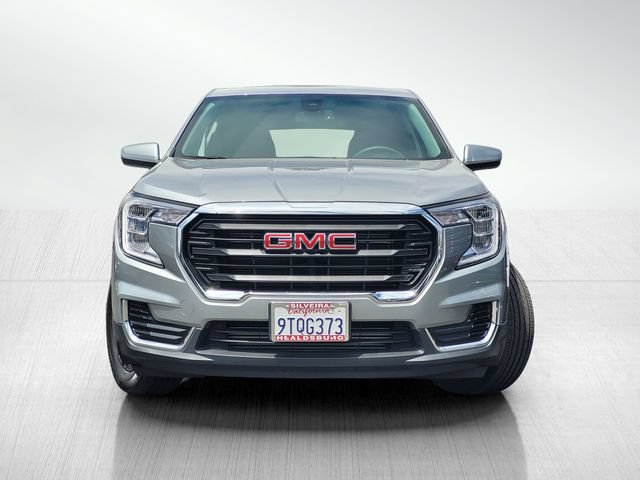 Used 2024 GMC Terrain SLE FWD image 2