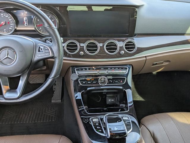 Used 2018 Mercedes-Benz E 300 4MATIC image 12