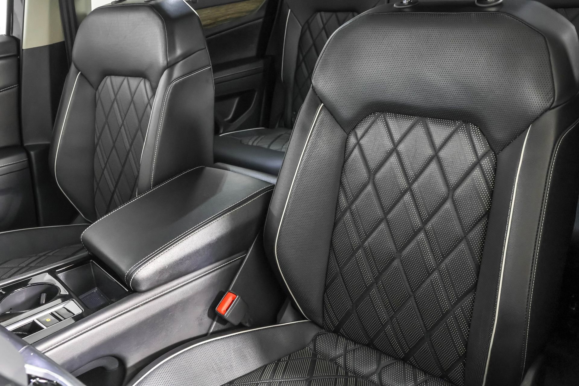 Used 2024 Volkswagen Atlas SEL Premium R-Line image 26