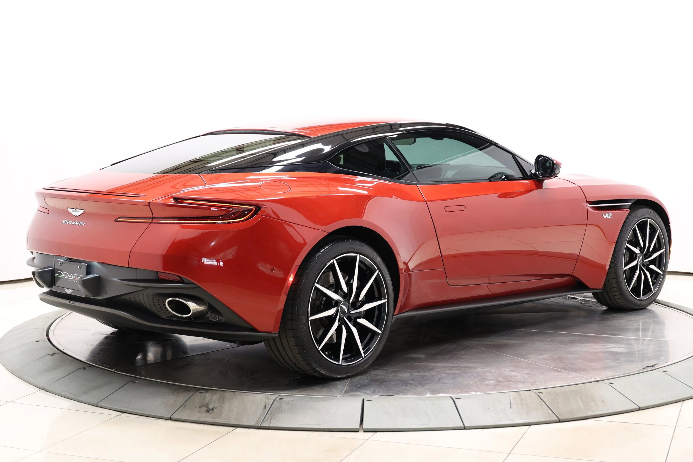 Used 2018 Aston Martin DB11 V12 image 4