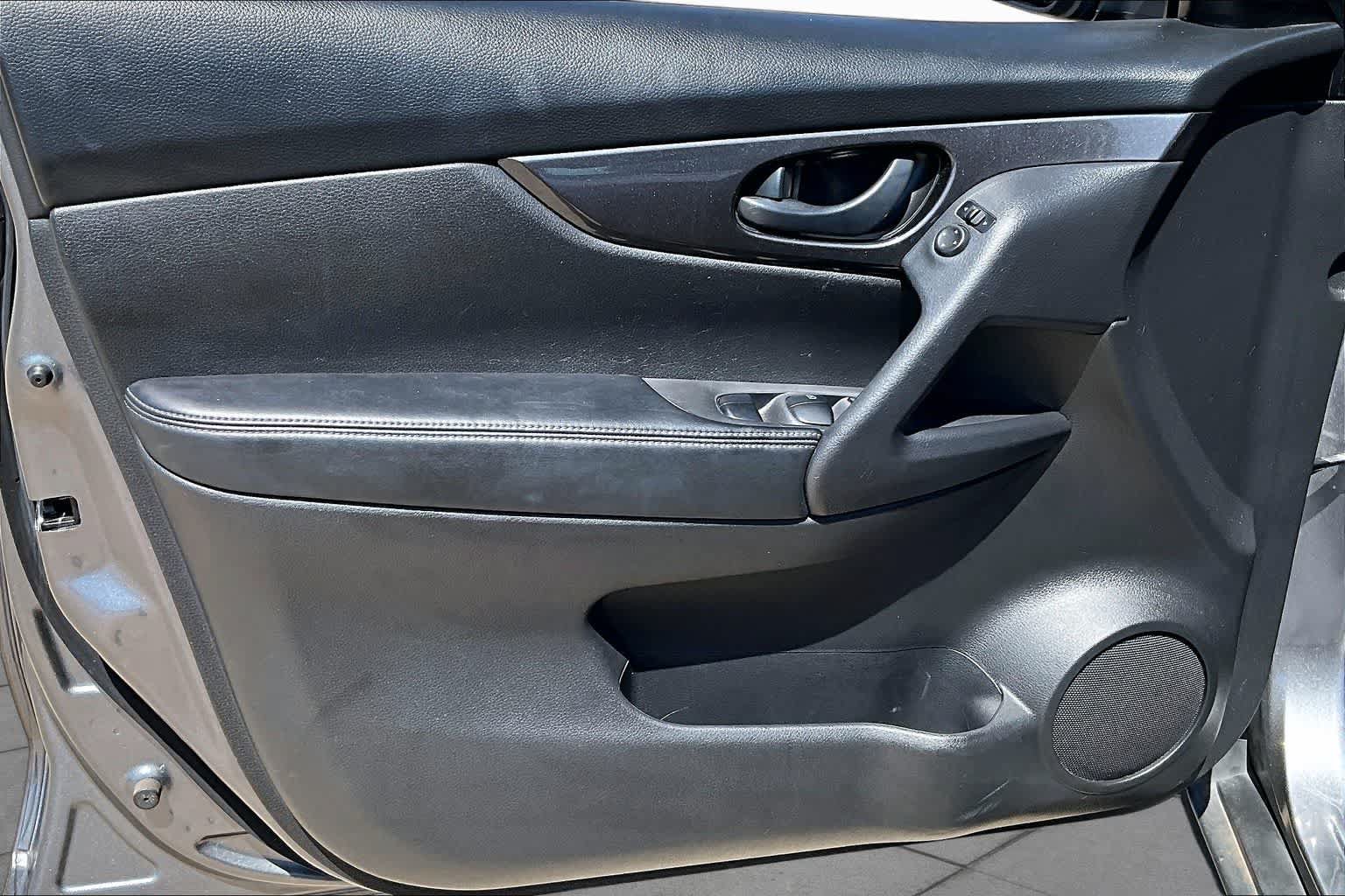 Used 2020 Nissan Rogue S FWD image 23