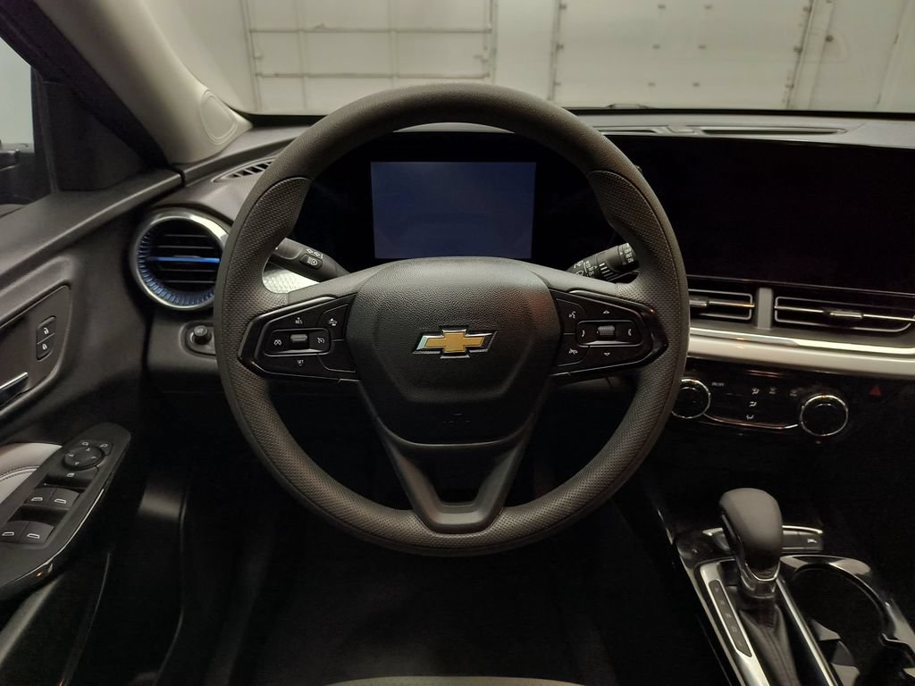 Used 2026 Chevrolet Trax LT FWD image 25