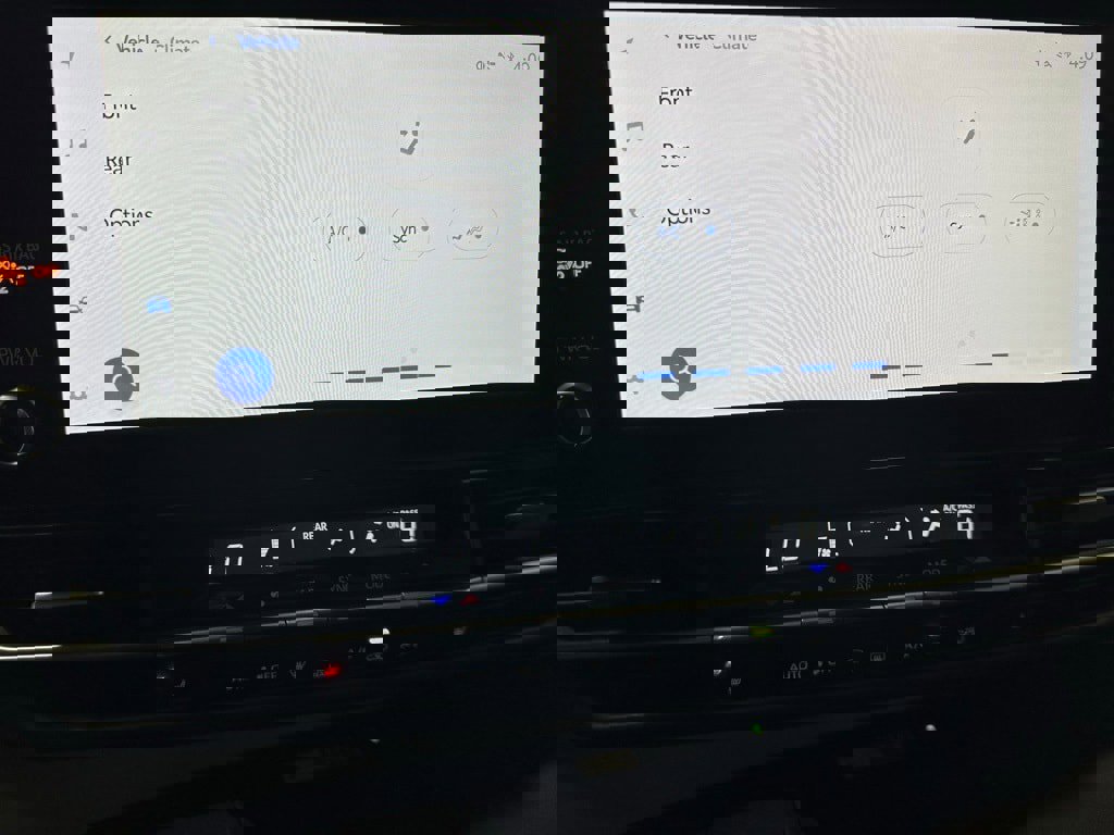 Used 2025 Toyota Sienna XSE image 31