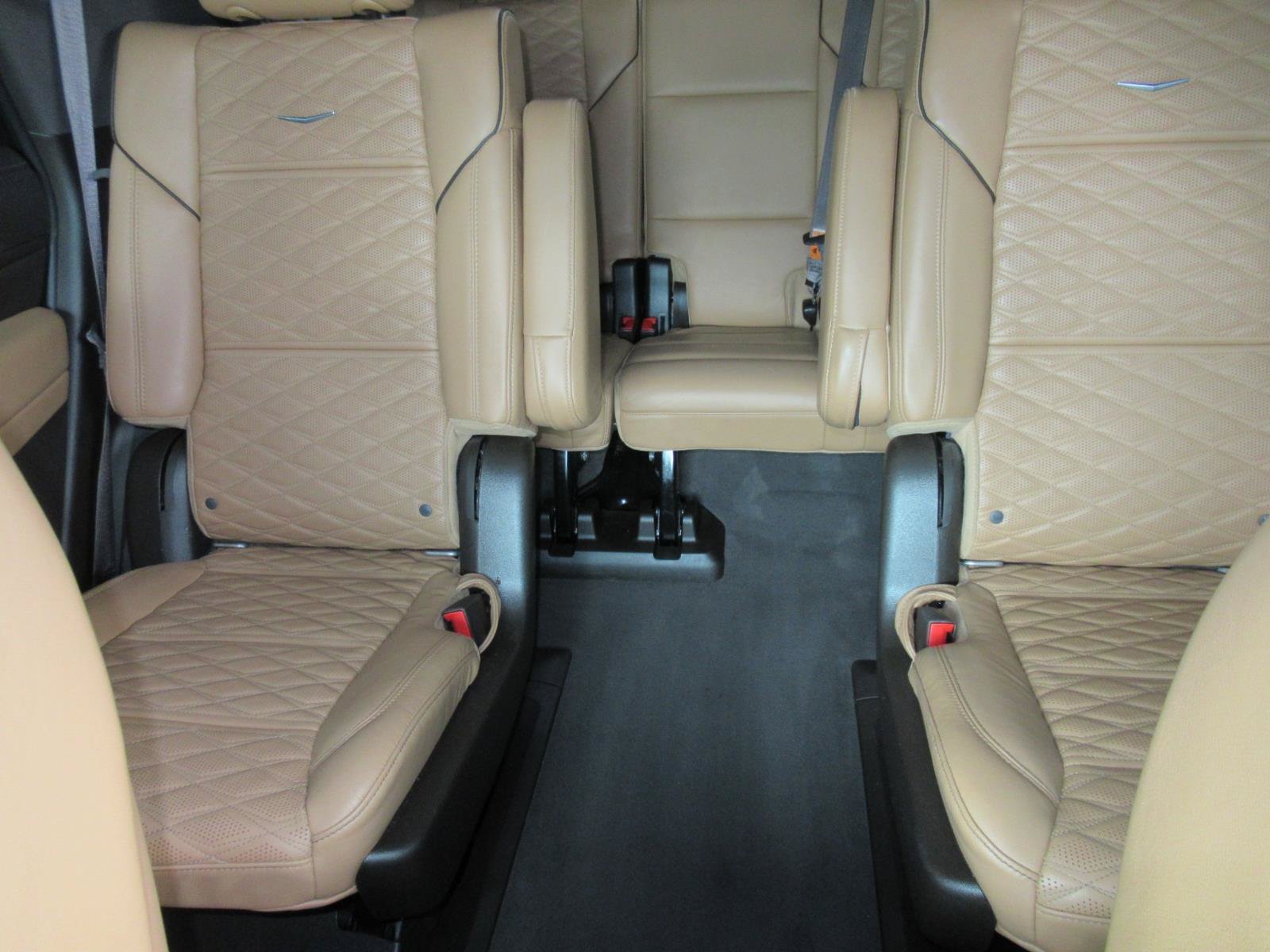 Used 2021 Cadillac Escalade Sport w/ LPO, ONYX Package AWD/4WD image 37
