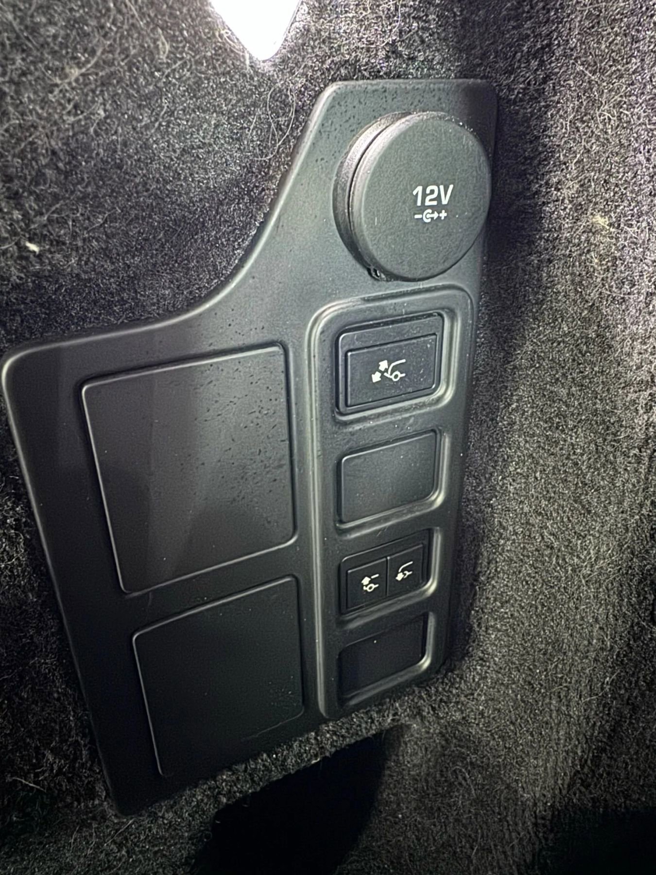 Used 2020 Land Rover Discovery Landmark AWD/4WD image 24