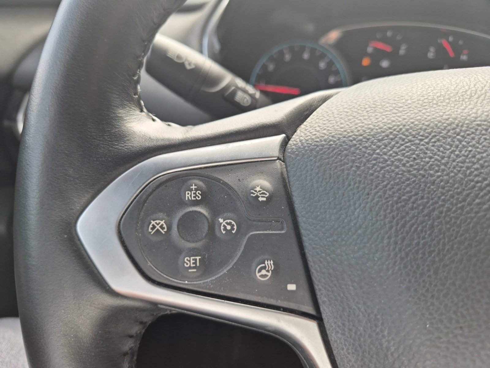 Used 2022 Chevrolet Traverse RS FWD image 10