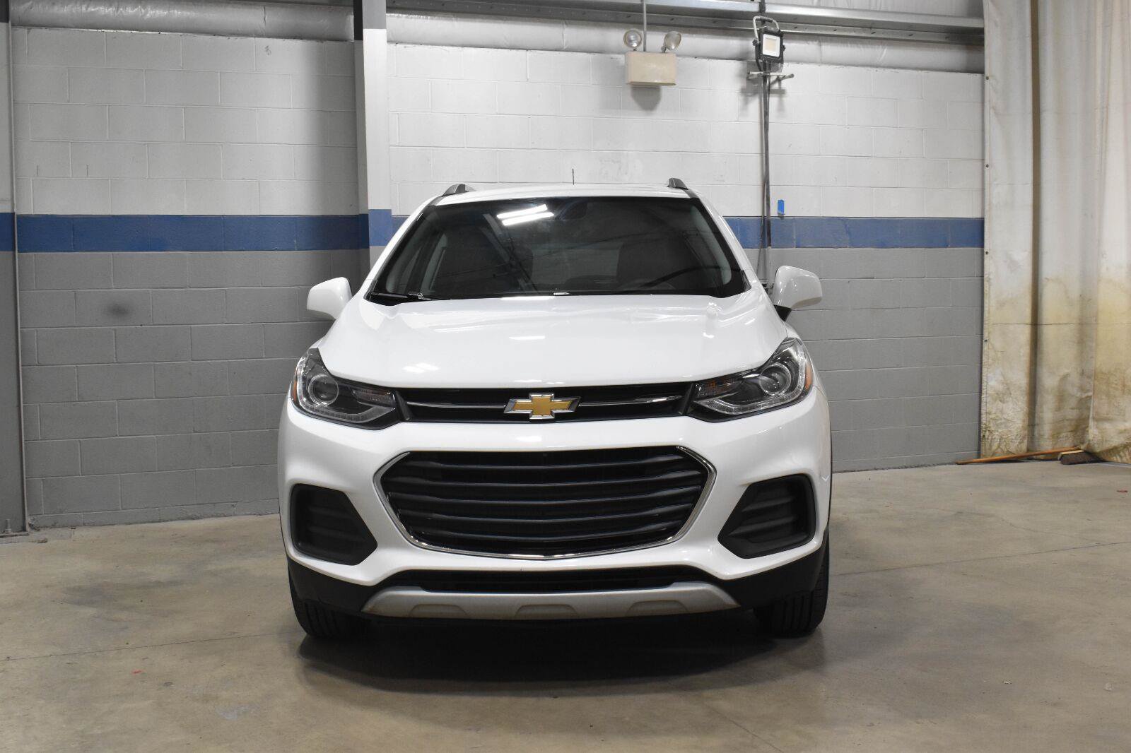 Used 2022 Chevrolet Trax LT w/ LT Convenience Package AWD/4WD image 31