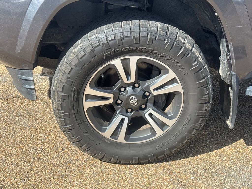 Used 2018 Toyota Tacoma TRD Sport w/ Technology Package image 23