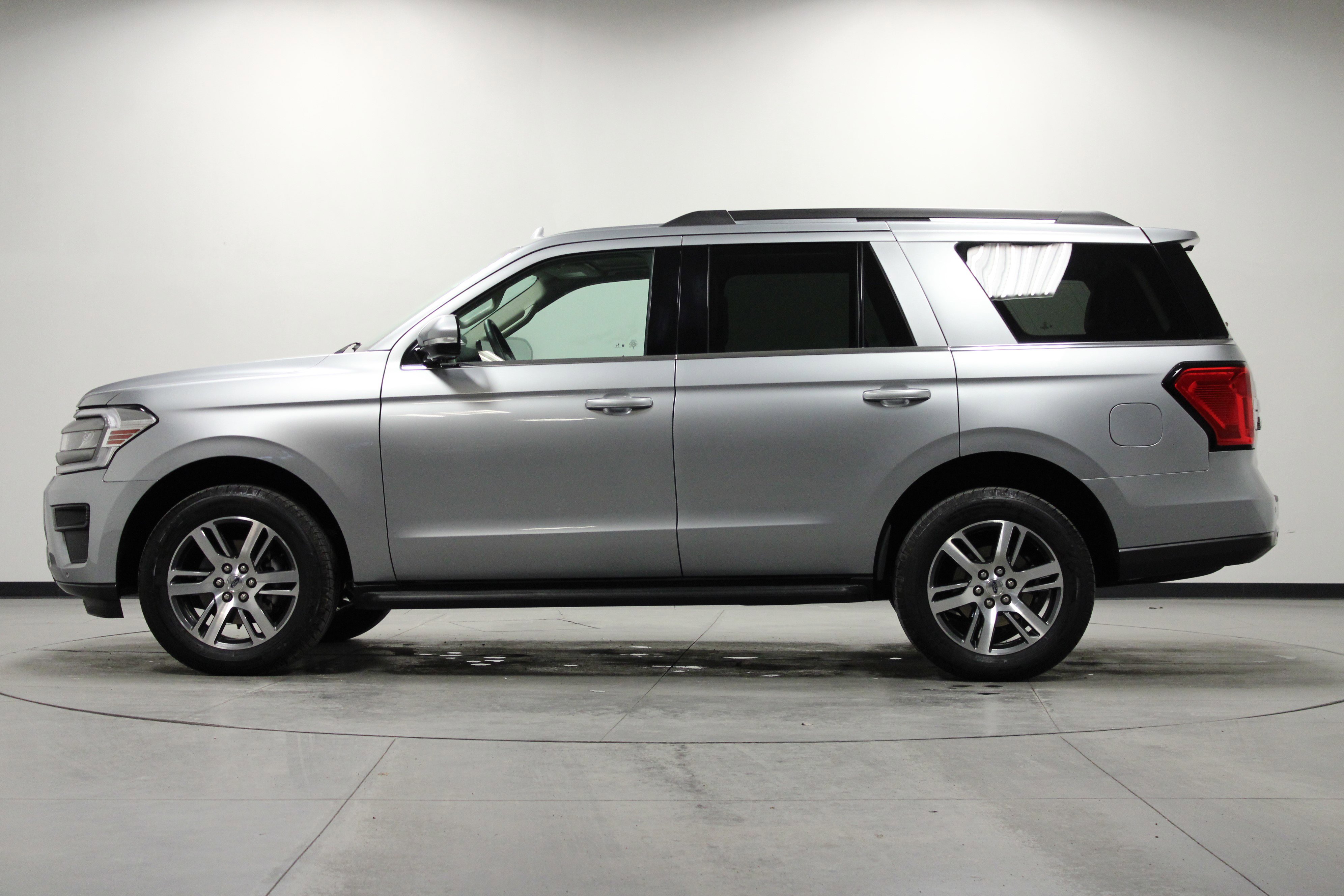 Used 2024 Ford Expedition XLT image 7