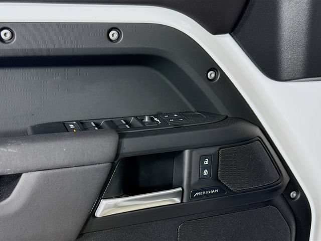 Certified 2025 Land Rover Defender 110 S AWD/4WD image 20