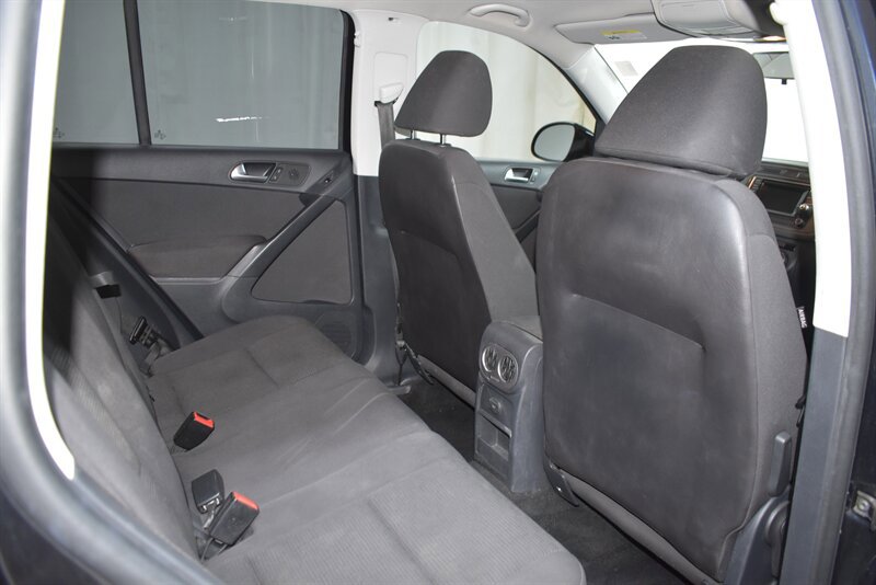 Used 2017 Volkswagen Tiguan Limited FWD image 26