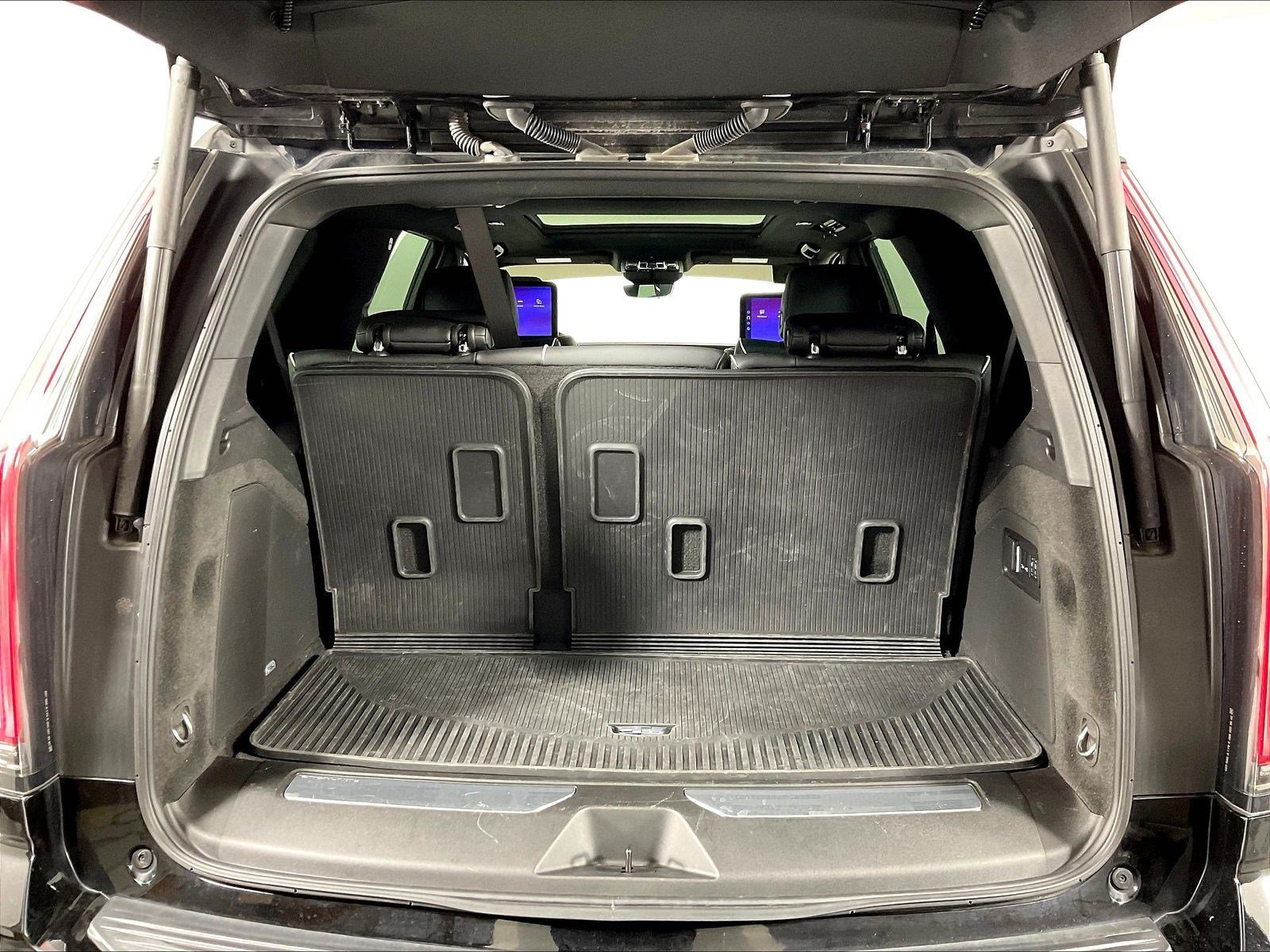 Used 2025 Cadillac Escalade Premium Luxury w/ LPO, Floor Liner Package AWD/4WD image 40