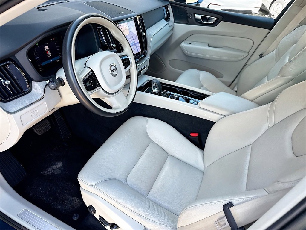 Used 2023 Volvo XC60 B5 Plus image 25