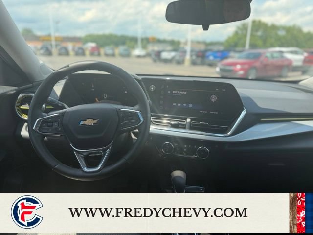 Used 2025 Chevrolet Trax LT w/ Driver Confidence Package FWD image 11