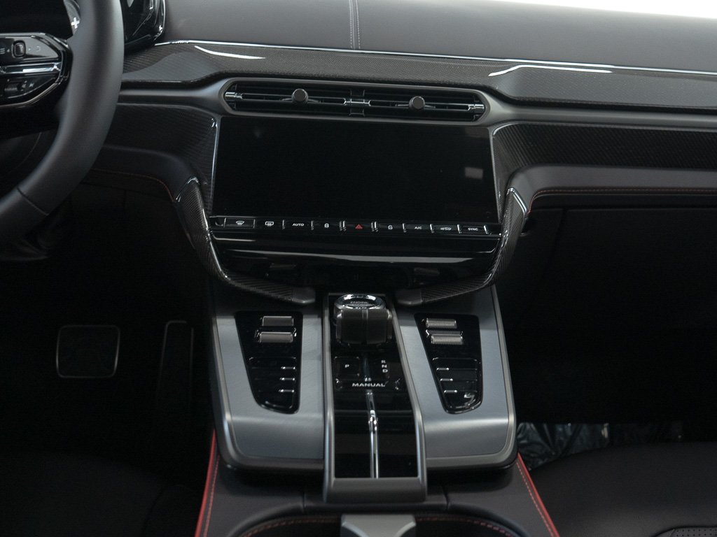 Used 2025 Aston Martin Vanquish RWD image 26