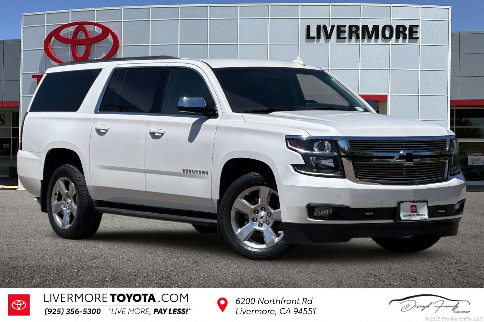 Used 2018 Chevrolet Suburban LT w/ Luxury Package RWD image 1