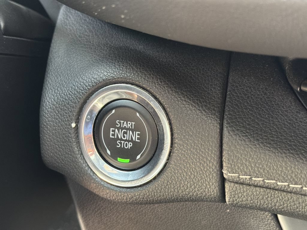 Certified 2022 Buick Envision Avenir w/ Technology Package II FWD image 31