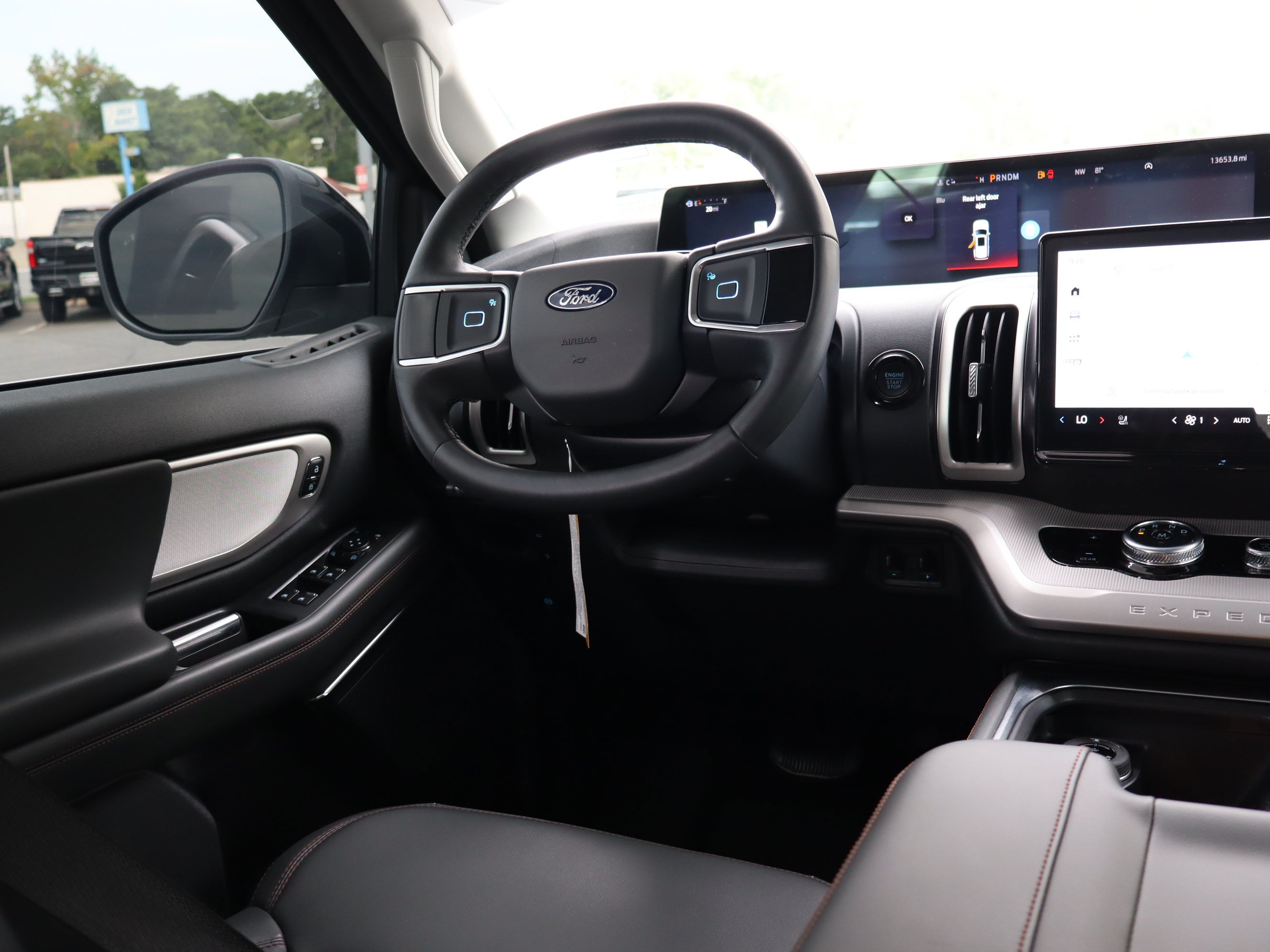 Used 2025 Ford Expedition Active RWD image 15