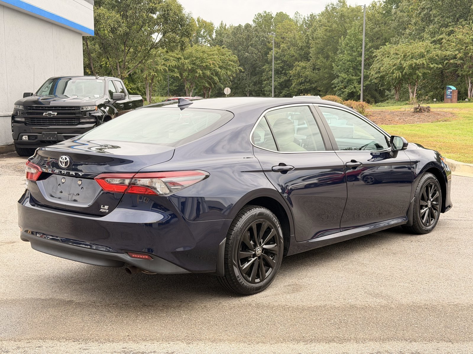 Used 2022 Toyota Camry LE AWD/4WD image 12