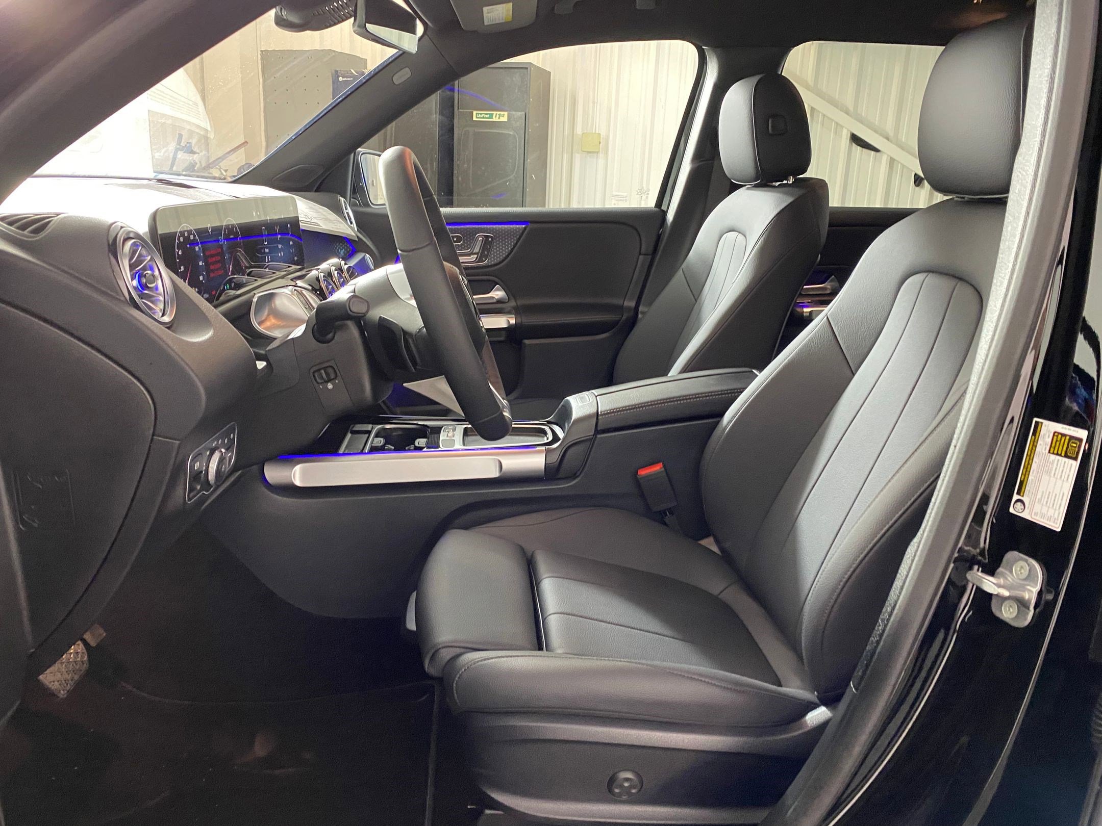 New 2025 Mercedes-Benz GLB 250 4MATIC image 4